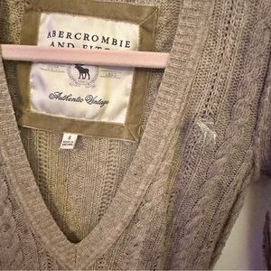 Abercrombie & Fitch Vintage Cable Knit V-Neck Sweater